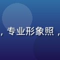 色花堂色彩顾问陈木棉，专业形象照，背景为色彩研究工作室